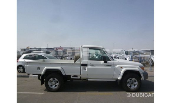 Buy Import Toyota Land Cruiser White Car in Import - Dubai in Central Buy Import Toyota Land Cruiser White Car in Import - Dubai in Central