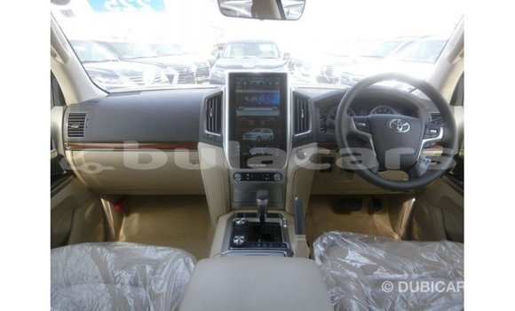 Buy Import Toyota Land Cruiser White Car in Import - Dubai in Central Buy Import Toyota Land Cruiser White Car in Import - Dubai in Central