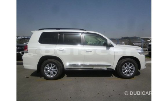 Buy Import Toyota Land Cruiser White Car in Import - Dubai in Central Buy Import Toyota Land Cruiser White Car in Import - Dubai in Central