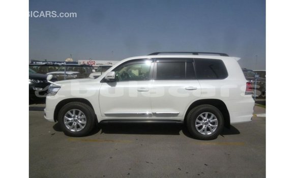 Buy Import Toyota Land Cruiser White Car in Import - Dubai in Central Buy Import Toyota Land Cruiser White Car in Import - Dubai in Central