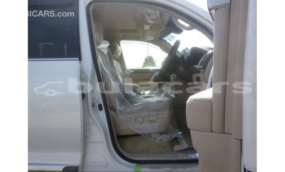 Buy Import Toyota Land Cruiser White Car in Import - Dubai in Central Buy Import Toyota Land Cruiser White Car in Import - Dubai in Central