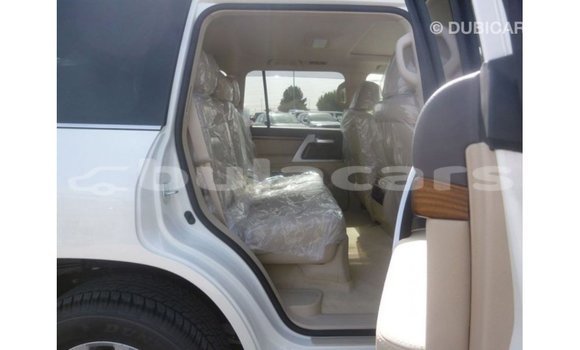Buy Import Toyota Land Cruiser White Car in Import - Dubai in Central Buy Import Toyota Land Cruiser White Car in Import - Dubai in Central
