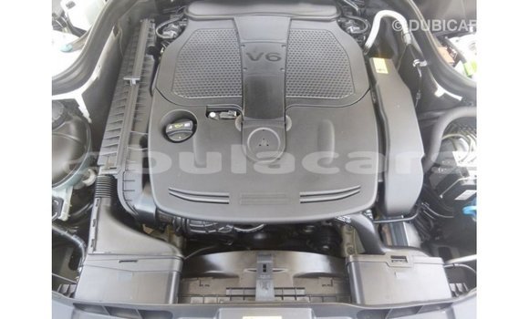 Acheter Import Voiture Mercedes-Benz 190 Blanc à Import - Dubai, Central Acheter Import Voiture Mercedes-Benz 190 Blanc à Import - Dubai, Central