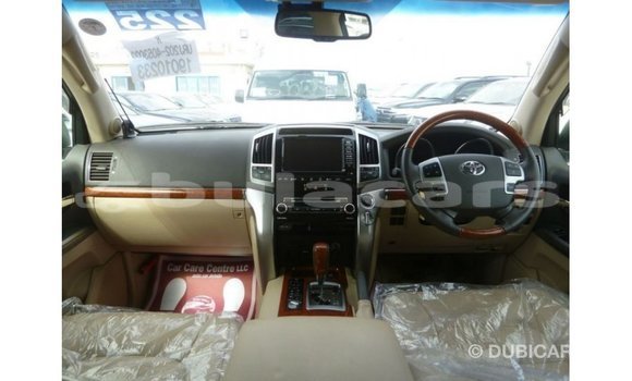 Acheter Import Voiture Toyota Land Cruiser Blanc à Import - Dubai, Central Acheter Import Voiture Toyota Land Cruiser Blanc à Import - Dubai, Central