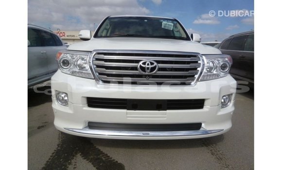 Acheter Import Voiture Toyota Land Cruiser Blanc à Import - Dubai, Central Acheter Import Voiture Toyota Land Cruiser Blanc à Import - Dubai, Central