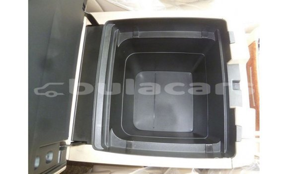 Acheter Import Voiture Toyota Land Cruiser Blanc à Import - Dubai, Central Acheter Import Voiture Toyota Land Cruiser Blanc à Import - Dubai, Central