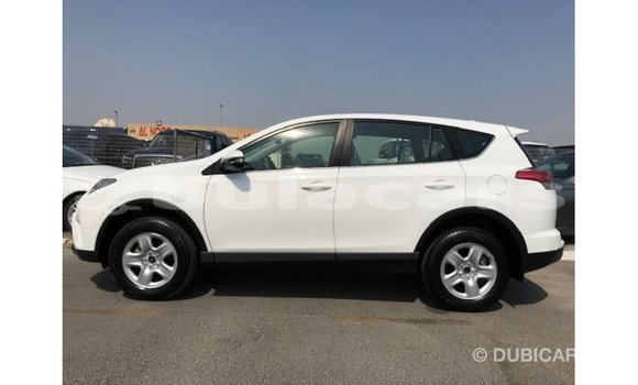 Acheter Import Voiture Toyota 4Runner Blanc à Import - Dubai, Central Acheter Import Voiture Toyota 4Runner Blanc à Import - Dubai, Central