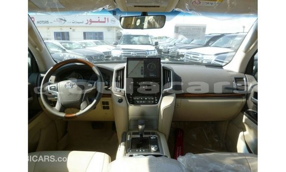 Acheter Import Voiture Toyota Land Cruiser Gris à Import - Dubai, Central Acheter Import Voiture Toyota Land Cruiser Gris à Import - Dubai, Central