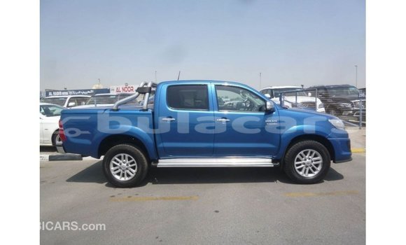 Acheter Import Voiture Toyota Hilux Bleu à Import - Dubai, Central Acheter Import Voiture Toyota Hilux Bleu à Import - Dubai, Central
