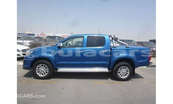 Acheter Import Voiture Toyota Hilux Bleu à Import - Dubai, Central Acheter Import Voiture Toyota Hilux Bleu à Import - Dubai, Central