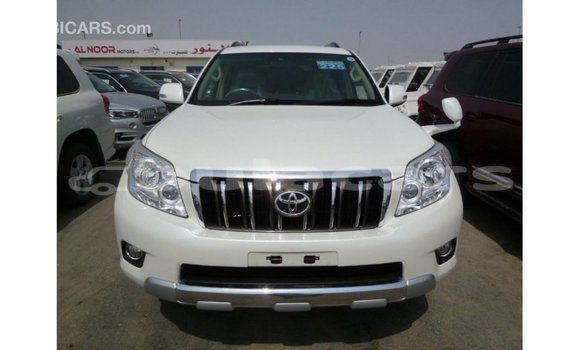 Acheter Import Voiture Toyota Prado Blanc à Import - Dubai, Central Acheter Import Voiture Toyota Prado Blanc à Import - Dubai, Central