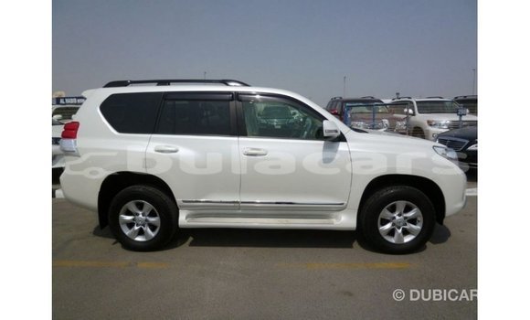 Acheter Import Voiture Toyota Prado Blanc à Import - Dubai, Central Acheter Import Voiture Toyota Prado Blanc à Import - Dubai, Central