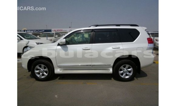 Acheter Import Voiture Toyota Prado Blanc à Import - Dubai, Central Acheter Import Voiture Toyota Prado Blanc à Import - Dubai, Central