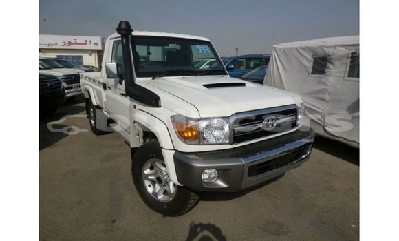 Buy Import Toyota Land Cruiser White Car in Import - Dubai in Central Buy Import Toyota Land Cruiser White Car in Import - Dubai in Central