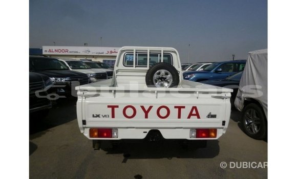 Buy Import Toyota Land Cruiser White Car in Import - Dubai in Central Buy Import Toyota Land Cruiser White Car in Import - Dubai in Central