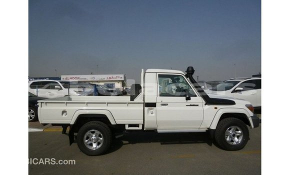Buy Import Toyota Land Cruiser White Car in Import - Dubai in Central Buy Import Toyota Land Cruiser White Car in Import - Dubai in Central