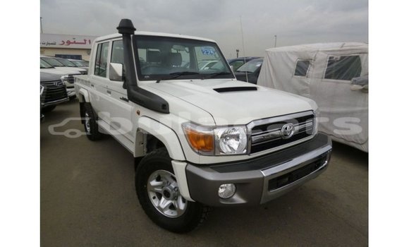 Buy Import Toyota Land Cruiser White Car in Import - Dubai in Central Buy Import Toyota Land Cruiser White Car in Import - Dubai in Central