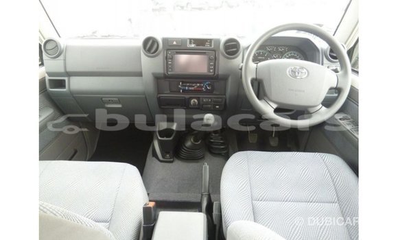 Buy Import Toyota Land Cruiser White Car in Import - Dubai in Central Buy Import Toyota Land Cruiser White Car in Import - Dubai in Central