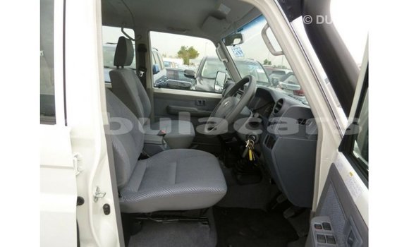 Buy Import Toyota Land Cruiser White Car in Import - Dubai in Central Buy Import Toyota Land Cruiser White Car in Import - Dubai in Central