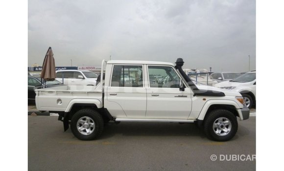 Buy Import Toyota Land Cruiser White Car in Import - Dubai in Central Buy Import Toyota Land Cruiser White Car in Import - Dubai in Central