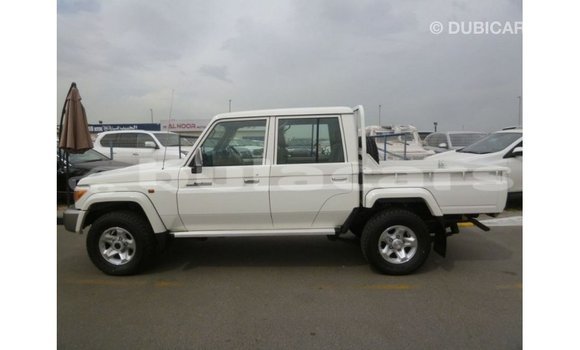 Buy Import Toyota Land Cruiser White Car in Import - Dubai in Central Buy Import Toyota Land Cruiser White Car in Import - Dubai in Central