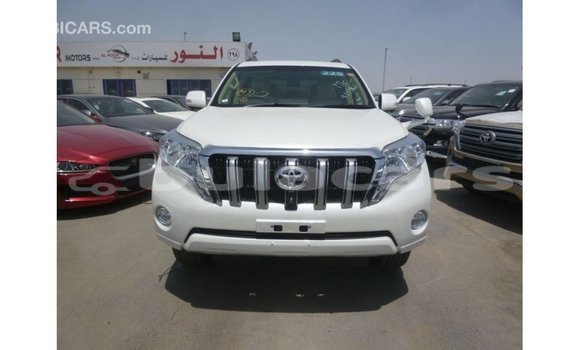 Acheter Import Voiture Toyota Prado Blanc à Import - Dubai, Central Acheter Import Voiture Toyota Prado Blanc à Import - Dubai, Central
