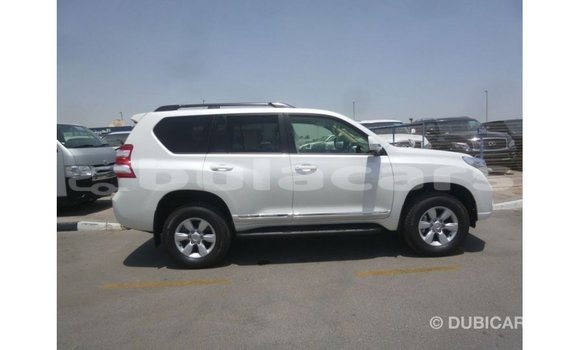 Acheter Import Voiture Toyota Prado Blanc à Import - Dubai, Central Acheter Import Voiture Toyota Prado Blanc à Import - Dubai, Central