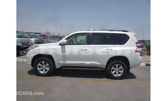 Acheter Import Voiture Toyota Prado Blanc à Import - Dubai, Central Acheter Import Voiture Toyota Prado Blanc à Import - Dubai, Central