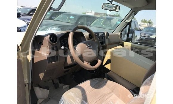 Buy Import Toyota Land Cruiser Beige Car in Import - Dubai in Central Buy Import Toyota Land Cruiser Beige Car in Import - Dubai in Central