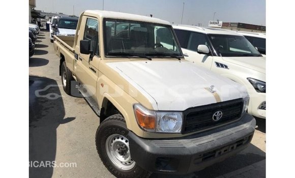 Buy Import Toyota Land Cruiser Beige Car in Import - Dubai in Central Buy Import Toyota Land Cruiser Beige Car in Import - Dubai in Central