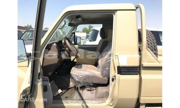 Buy Import Toyota Land Cruiser Beige Car in Import - Dubai in Central Buy Import Toyota Land Cruiser Beige Car in Import - Dubai in Central
