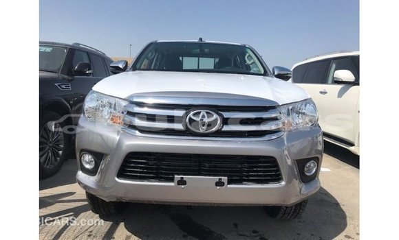 Acheter Import Voiture Toyota Hilux Gris à Import - Dubai, Central Acheter Import Voiture Toyota Hilux Gris à Import - Dubai, Central