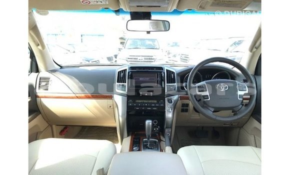 Buy Import Toyota Land Cruiser White Car in Import - Dubai in Central Buy Import Toyota Land Cruiser White Car in Import - Dubai in Central