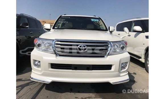 Buy Import Toyota Land Cruiser White Car in Import - Dubai in Central Buy Import Toyota Land Cruiser White Car in Import - Dubai in Central