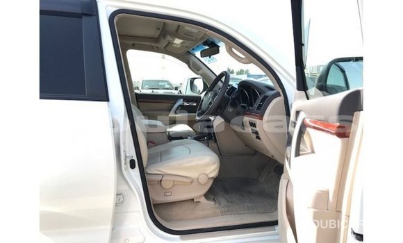 Buy Import Toyota Land Cruiser White Car in Import - Dubai in Central Buy Import Toyota Land Cruiser White Car in Import - Dubai in Central