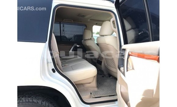 Buy Import Toyota Land Cruiser White Car in Import - Dubai in Central Buy Import Toyota Land Cruiser White Car in Import - Dubai in Central