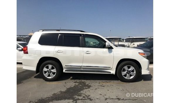 Buy Import Toyota Land Cruiser White Car in Import - Dubai in Central Buy Import Toyota Land Cruiser White Car in Import - Dubai in Central