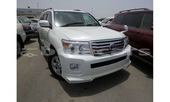 Buy Import Toyota Land Cruiser White Car in Import - Dubai in Central Buy Import Toyota Land Cruiser White Car in Import - Dubai in Central