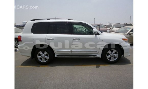 Buy Import Toyota Land Cruiser White Car in Import - Dubai in Central Buy Import Toyota Land Cruiser White Car in Import - Dubai in Central