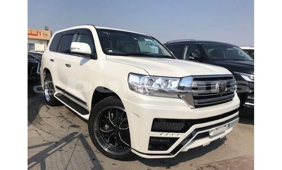 Acheter Import Voiture Toyota Land Cruiser Blanc à Import - Dubai, Central Acheter Import Voiture Toyota Land Cruiser Blanc à Import - Dubai, Central