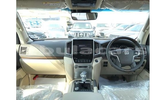 Acheter Import Voiture Toyota Land Cruiser Blanc à Import - Dubai, Central Acheter Import Voiture Toyota Land Cruiser Blanc à Import - Dubai, Central
