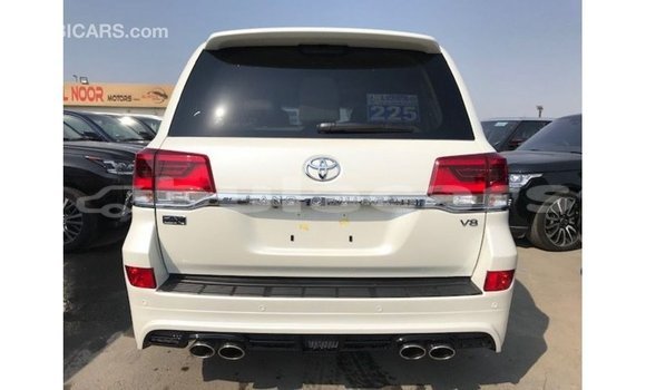 Acheter Import Voiture Toyota Land Cruiser Blanc à Import - Dubai, Central Acheter Import Voiture Toyota Land Cruiser Blanc à Import - Dubai, Central