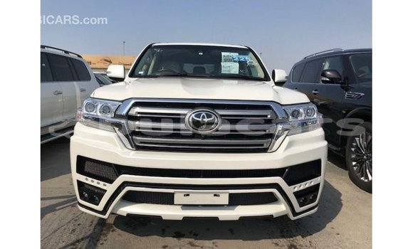 Acheter Import Voiture Toyota Land Cruiser Blanc à Import - Dubai, Central Acheter Import Voiture Toyota Land Cruiser Blanc à Import - Dubai, Central