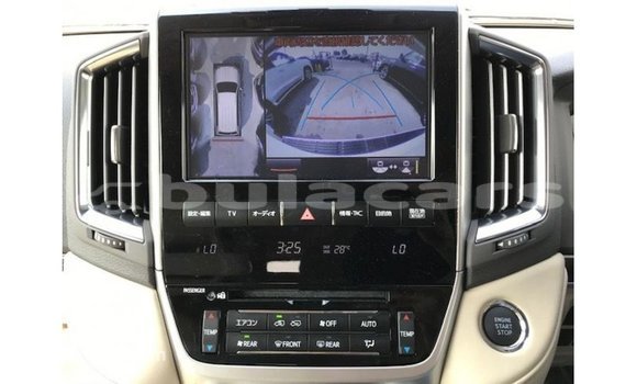 Acheter Import Voiture Toyota Land Cruiser Blanc à Import - Dubai, Central Acheter Import Voiture Toyota Land Cruiser Blanc à Import - Dubai, Central