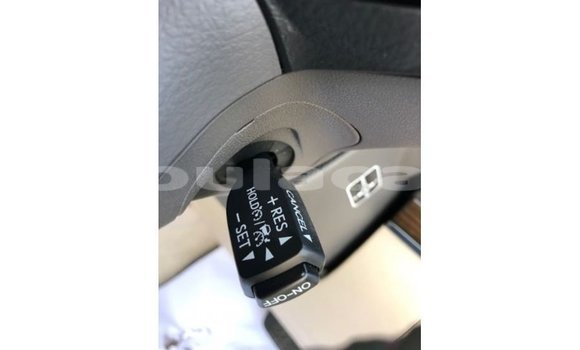 Acheter Import Voiture Toyota Land Cruiser Blanc à Import - Dubai, Central Acheter Import Voiture Toyota Land Cruiser Blanc à Import - Dubai, Central