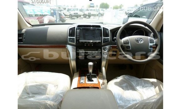 Buy Import Toyota Land Cruiser White Car in Import - Dubai in Central Buy Import Toyota Land Cruiser White Car in Import - Dubai in Central