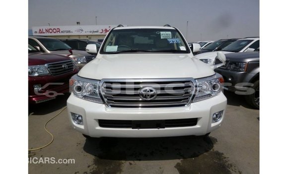 Buy Import Toyota Land Cruiser White Car in Import - Dubai in Central Buy Import Toyota Land Cruiser White Car in Import - Dubai in Central