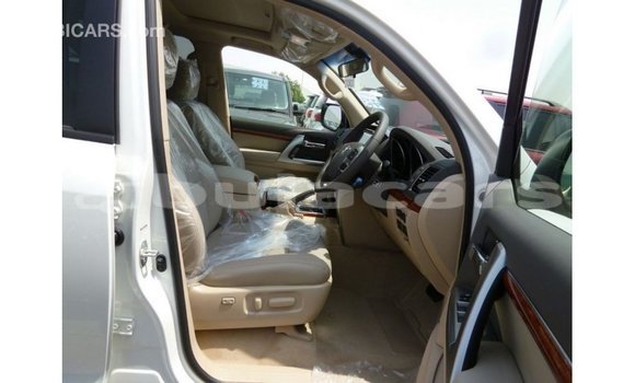 Buy Import Toyota Land Cruiser White Car in Import - Dubai in Central Buy Import Toyota Land Cruiser White Car in Import - Dubai in Central