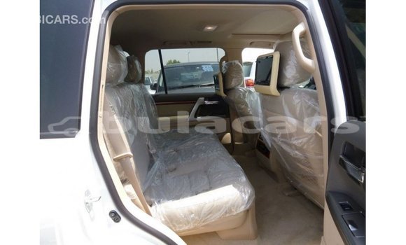 Buy Import Toyota Land Cruiser White Car in Import - Dubai in Central Buy Import Toyota Land Cruiser White Car in Import - Dubai in Central