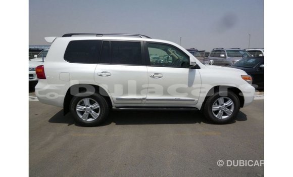 Buy Import Toyota Land Cruiser White Car in Import - Dubai in Central Buy Import Toyota Land Cruiser White Car in Import - Dubai in Central